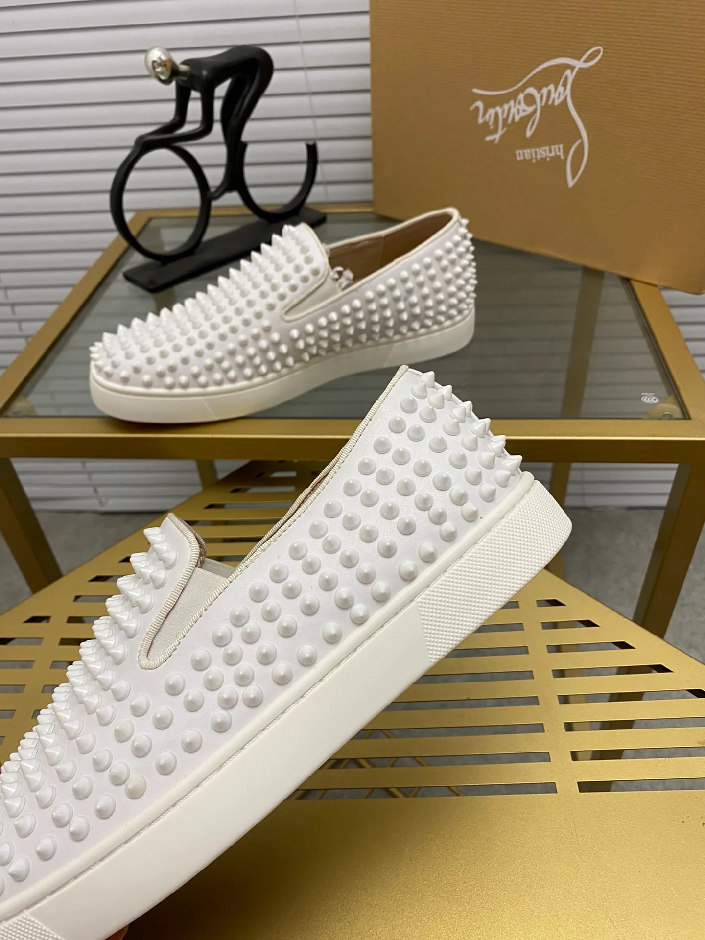 Ex-factory price 480. christian louboutin (CL red sole shoes) counter nail series, high-top casual sneakers for couples 📢 📢 📢 Exclusive hot style release 🎈🎈💪 Movable latex feet 👻 Finished outsole stitching line [satisfied] 😝Female 35-40# Male 38#-46, global supply😝 [Top version]: Original imported cowhide upper, top original leather lining, original molded TPU outsole, original 1:1 detail processing, original shoe last, large quantities in stock, rest assured as shown above